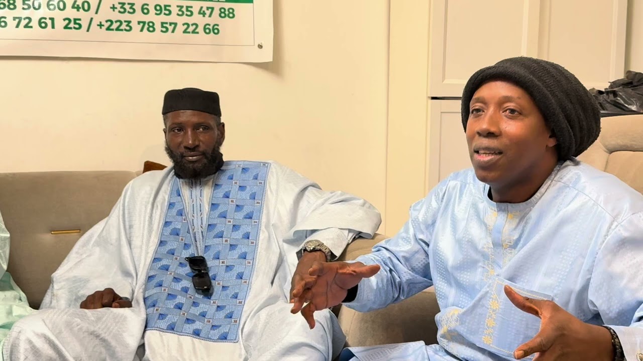 INAUGURATION PLACE EL HADJI GANDA FADIGA. REMISE D INVITATION AU PROFESSEUR EL HADJI SAMBOU ASSA 