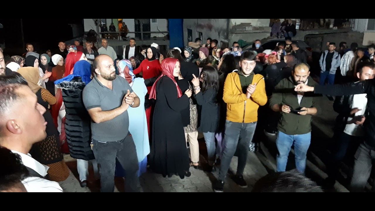 SARIKAYA KÖYÜMÜZÜN guzel Gencleri 
AGIR KAPTAS 
dugunumuz
mertcan/şule