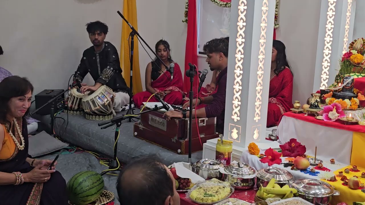 आशुतोष ने गाया सुन्दर भजन