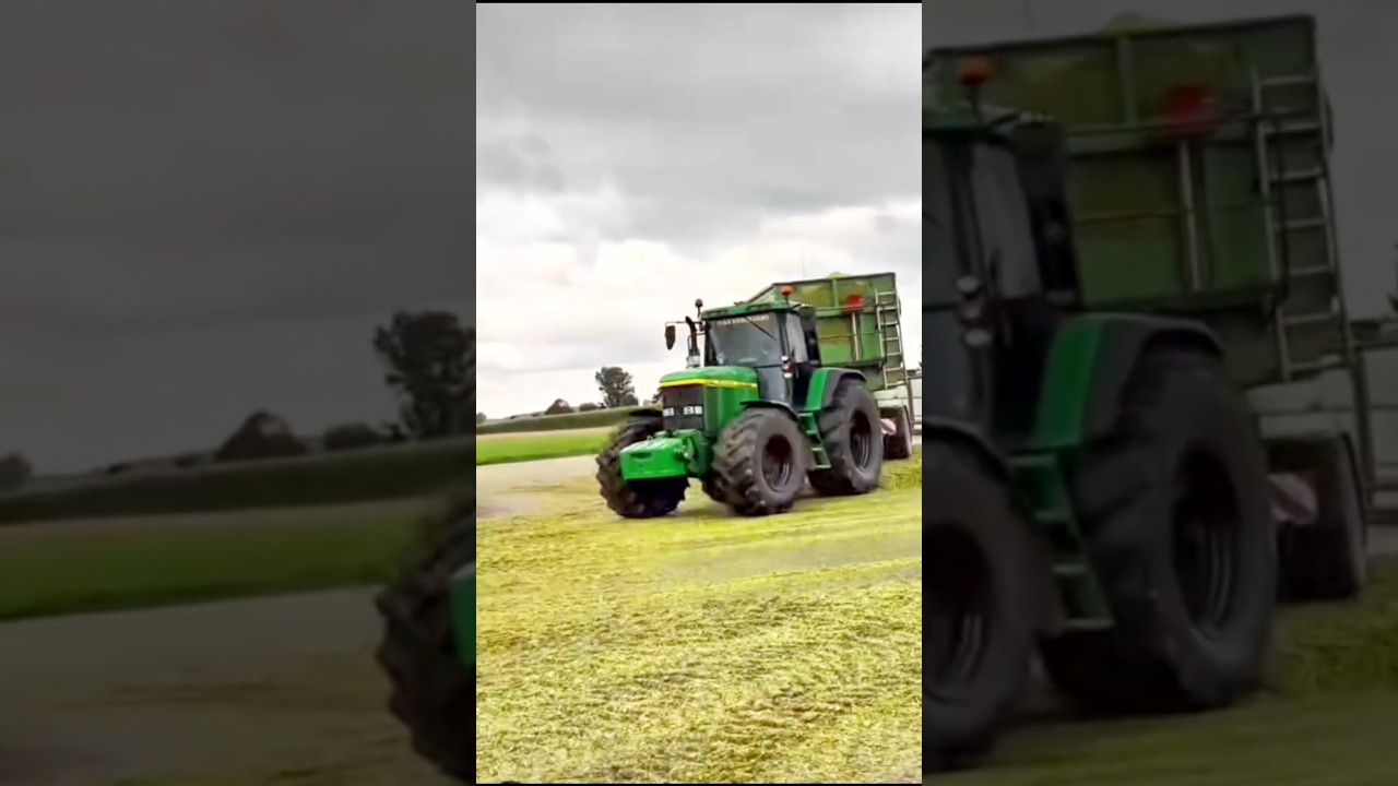 Animal Feed from John Deere Old Tractor #johndeere #usatractor  #unitedstates