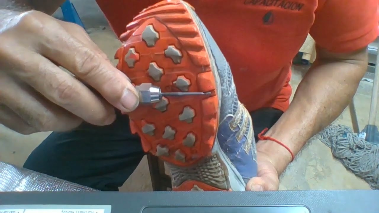 costura manual invisible de suelas delicadas de zapato  para que no se reviente el hilo al caminar