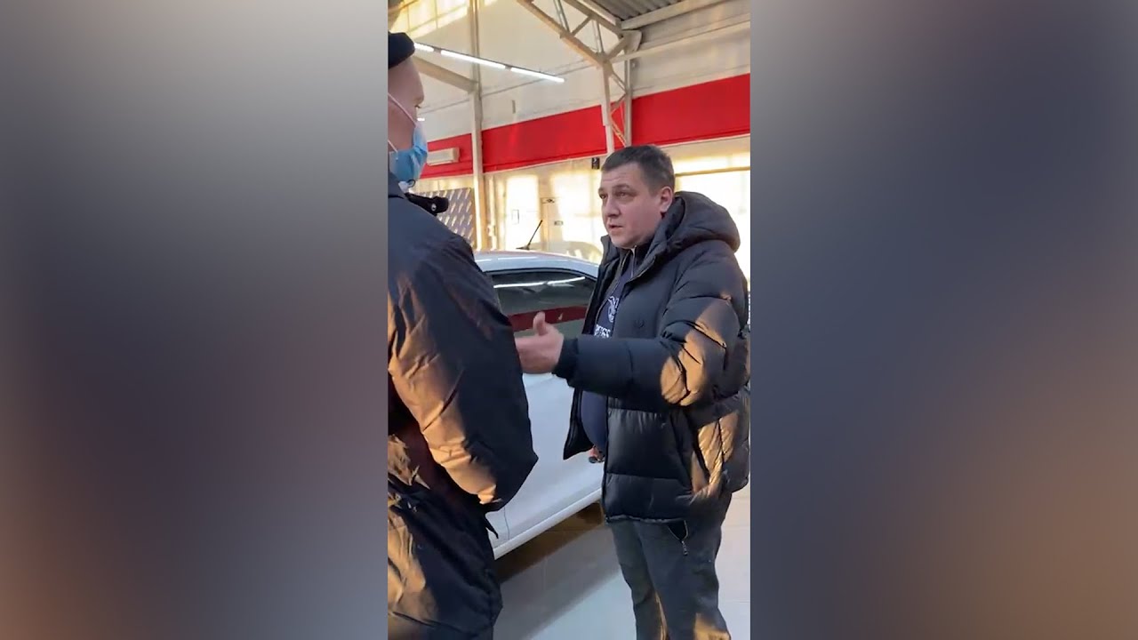 Босс автосалона рулится с обманутыми клиентами