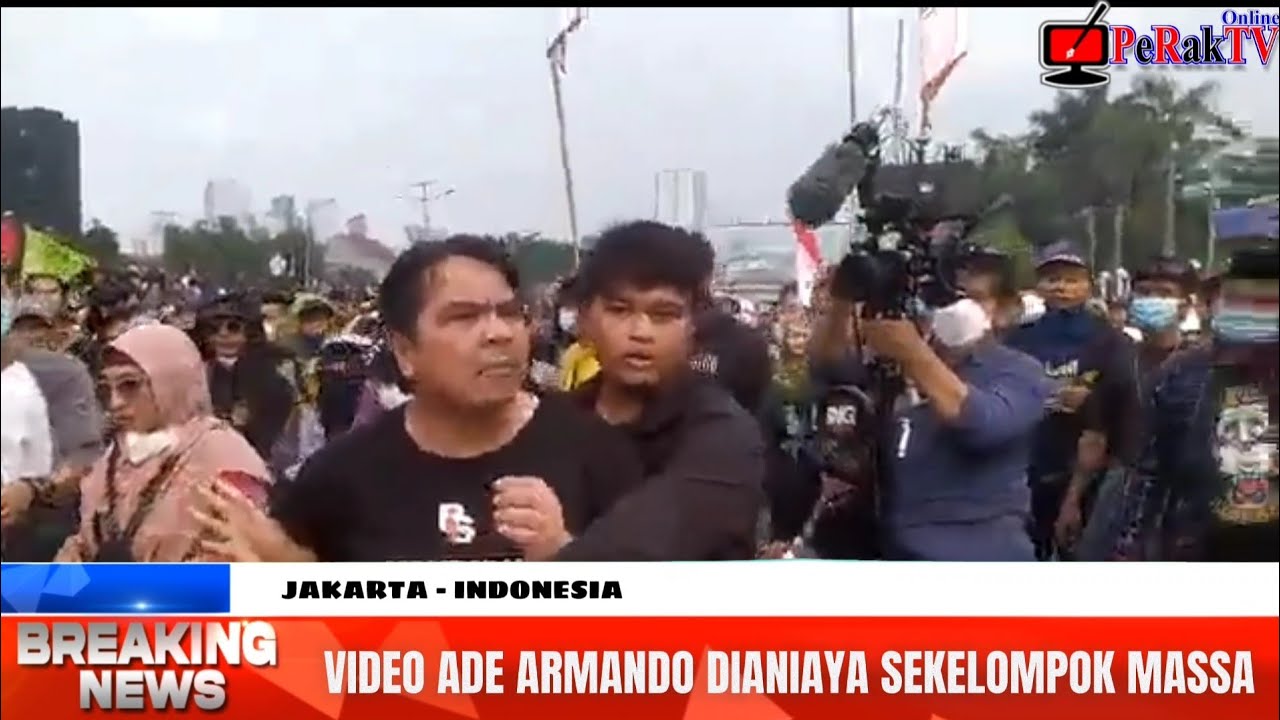 VIDEO DETIK-DETIK ADE ARMANDO DIPUKULI PENDEMO