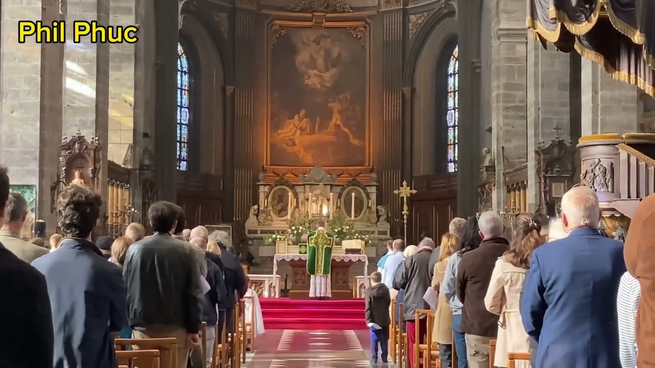 Kyrie and Gloria - Old traditional Latin mass at Église Saint Étienne - Lille