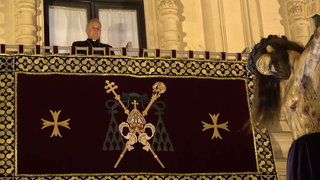 PROCESIÓN DE LAS SIETE PALABRAS : Cruces-faroles de las Siete Palabras y Santísimo Cristo de Burgos.