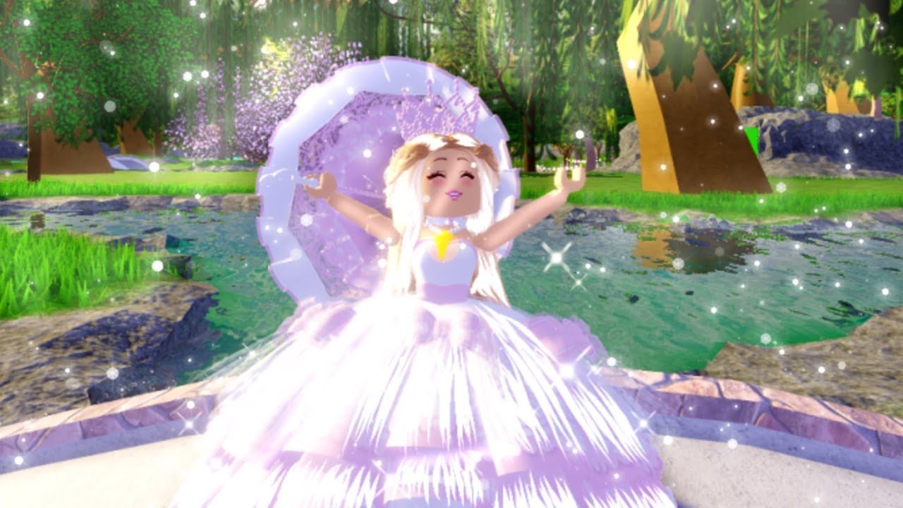 Queen 👑 Royale High Music Video