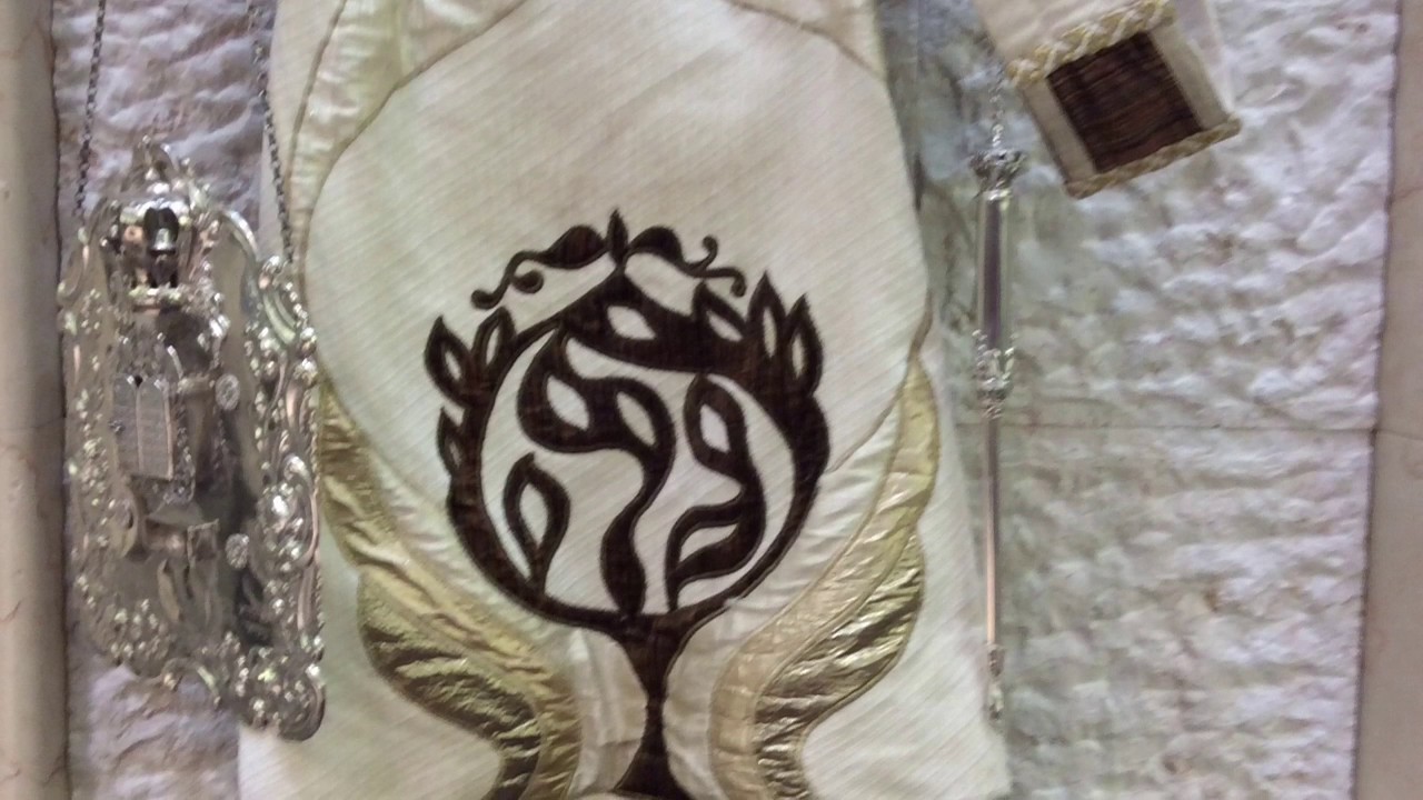 Lifting and Dressing the Torah