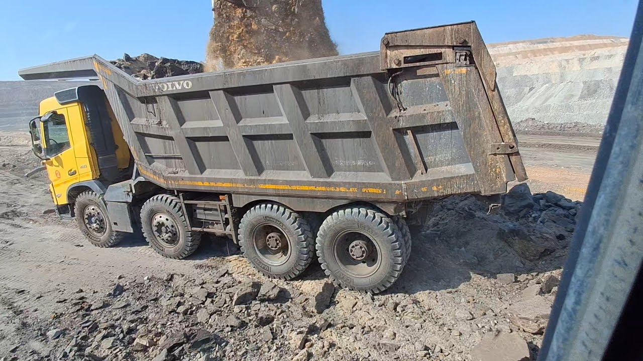 caterpillar heavv dutv workerhow to load trucks with excavatorbackhoe loading dump truck videost 
