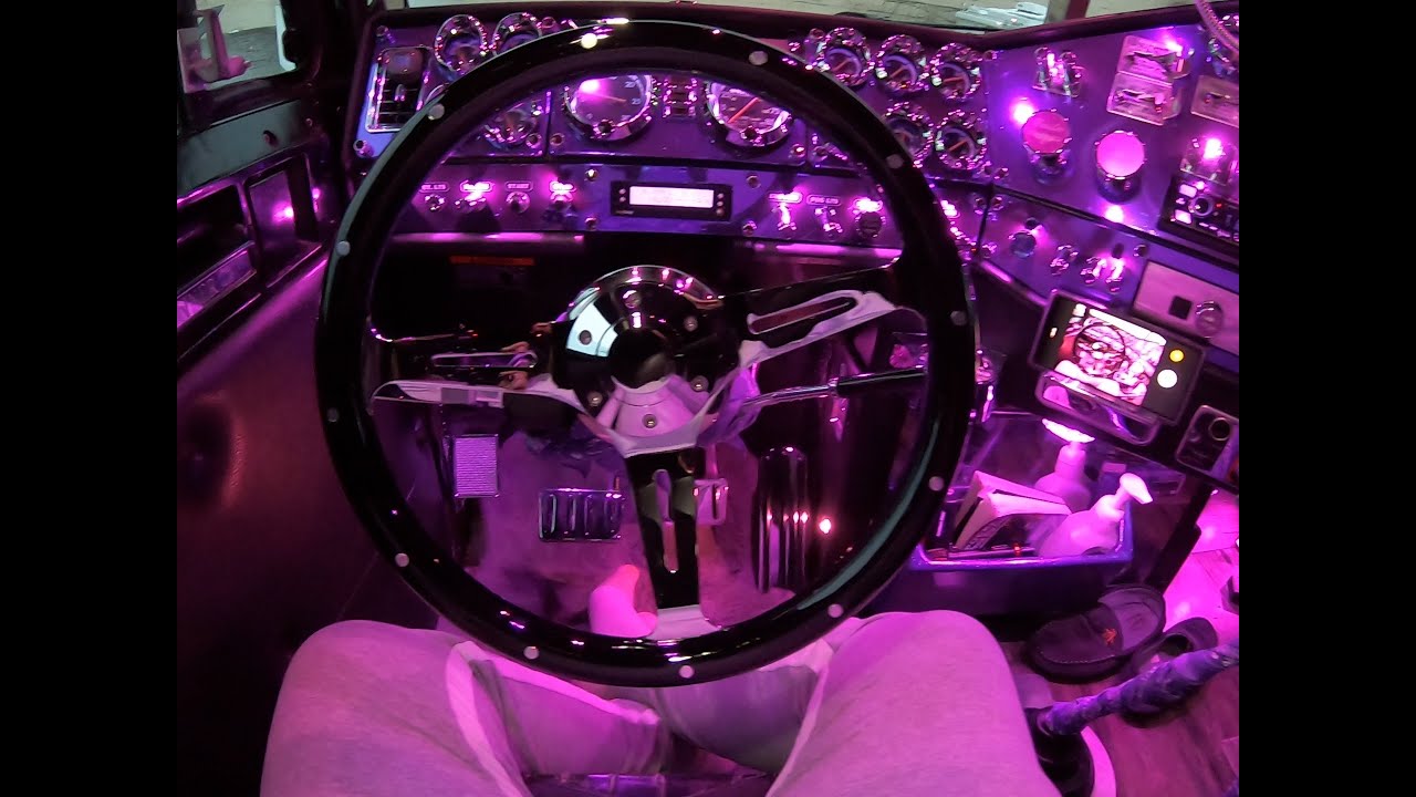Freightliner Classic XL gets a new steering wheel | Switch extensions | Changing gauge bulbs