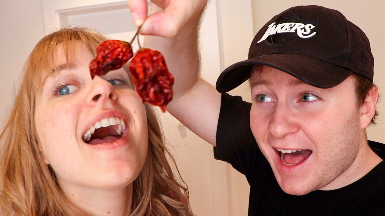 SCHÄRFSTE CHILI DER WELT!! (KOTZ WARNUNG)