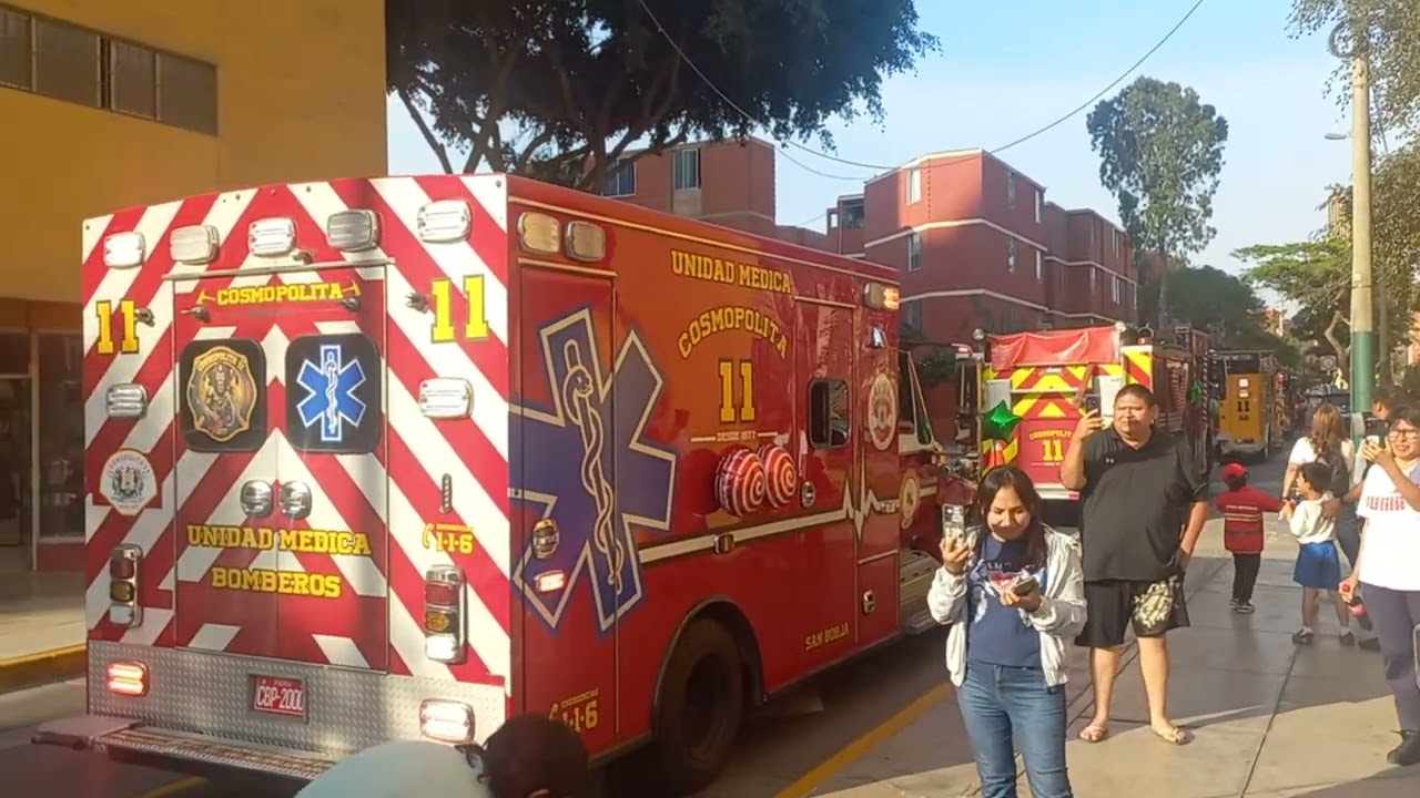 Corso Navideño Bomberos Cosmopolita 11 San Borja