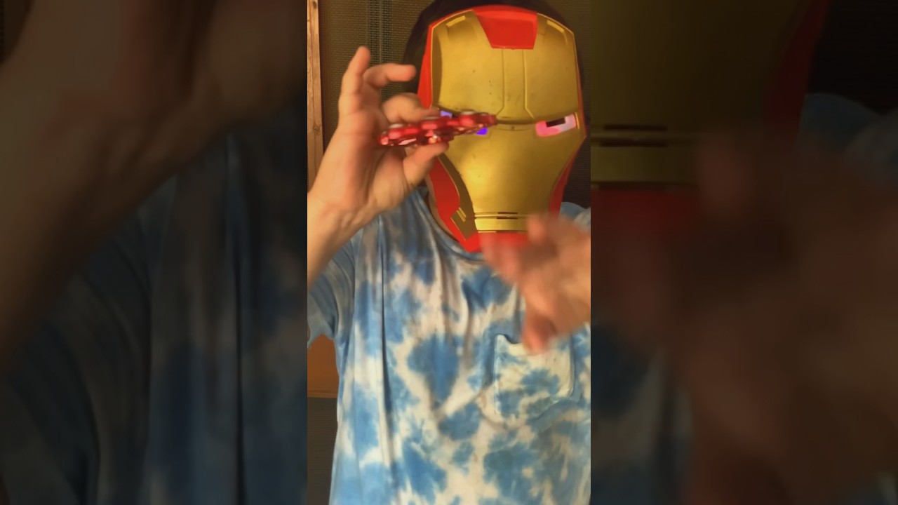 IRONMAN SHOWING HIS SKILLS ON FIDGET SPINNER #ironman #fidgettoys #spinner #superheroes