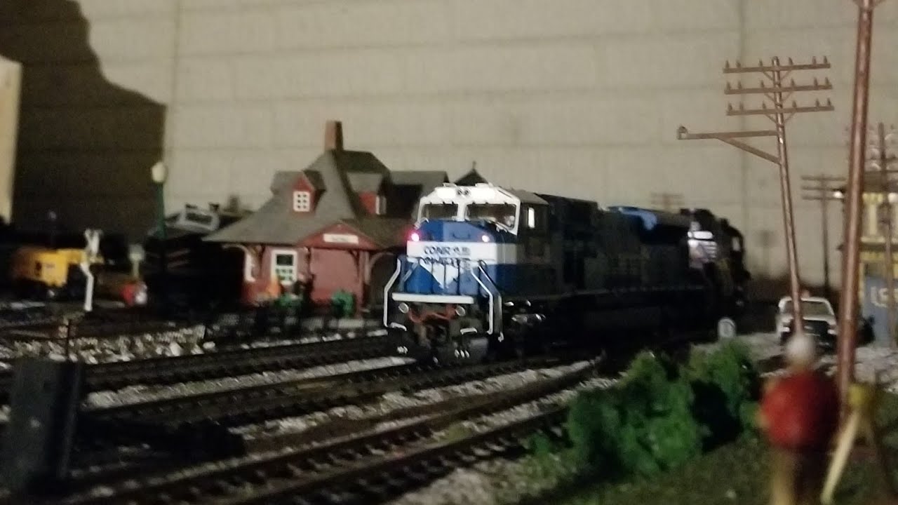 HO scale Athearn Genesis csx sd80mac review and layout update!