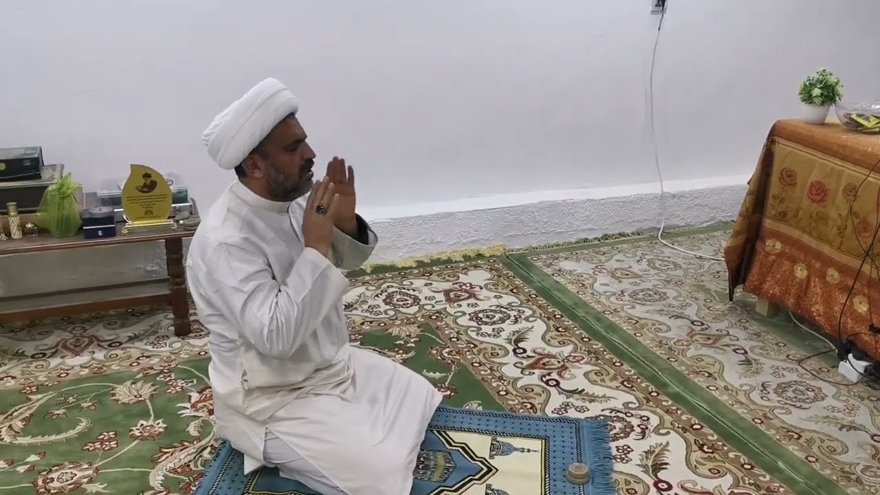 كيفية اداء الصلاة الواجبة بالطريقة الصحيحة مع مستحباتها المؤكدة.