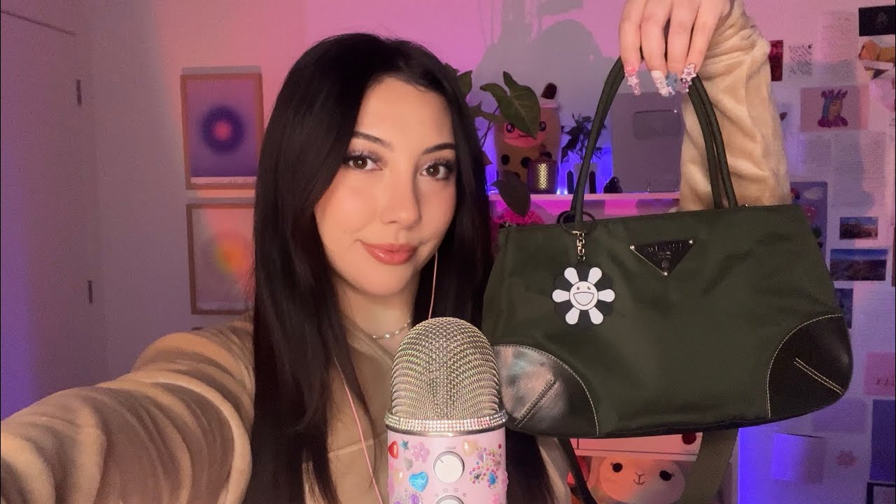 ASMR what’s in my bag 💚