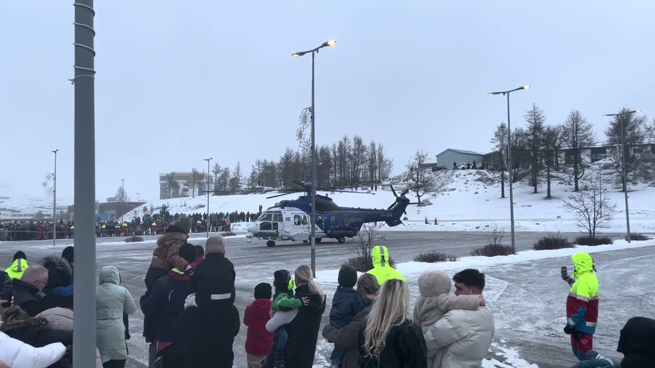 Icelandic Coast Guard H225 Parking Lot Landing - Strong downwash!
