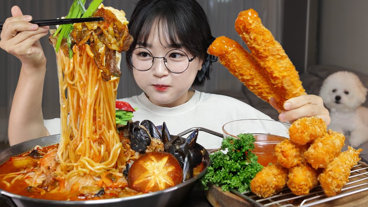 ОСТРАЯ ЛАПША (Джамппонг)  и ЖАРЕНЫЕ КРЕВЕТКИ🍜🍤MUKBANG ASMR