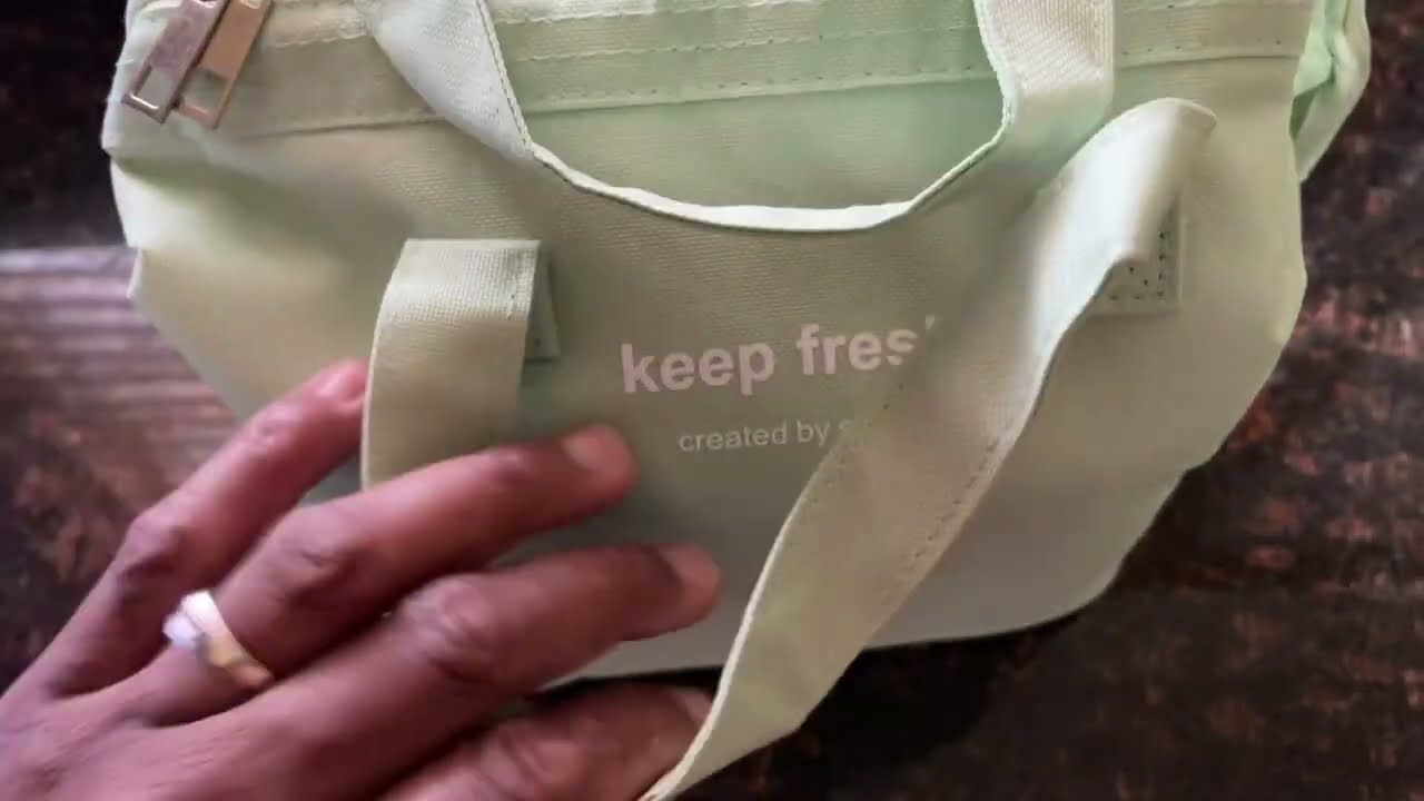 This Insulated Lunch Bag Keeps Food Hot & Cold  Use It Daily