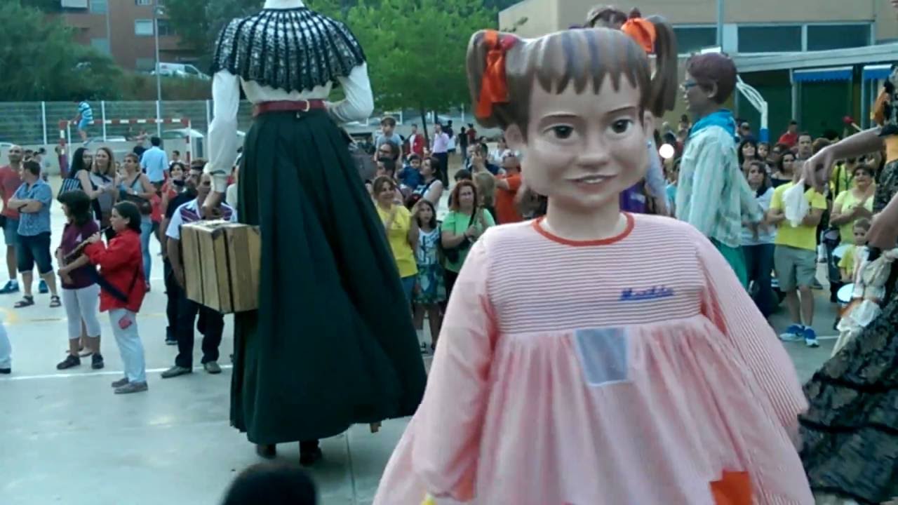 MATILDA Gegantona de l'escola Ca n'Alzamora