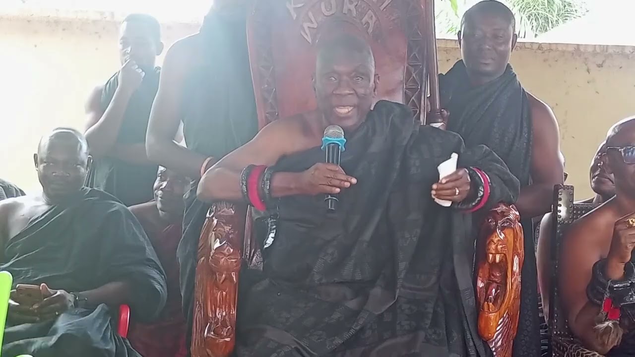 Building Bridges: Oti Regional Minister Pays Courtesy Visit to Krachi Wura  During Akwasidae