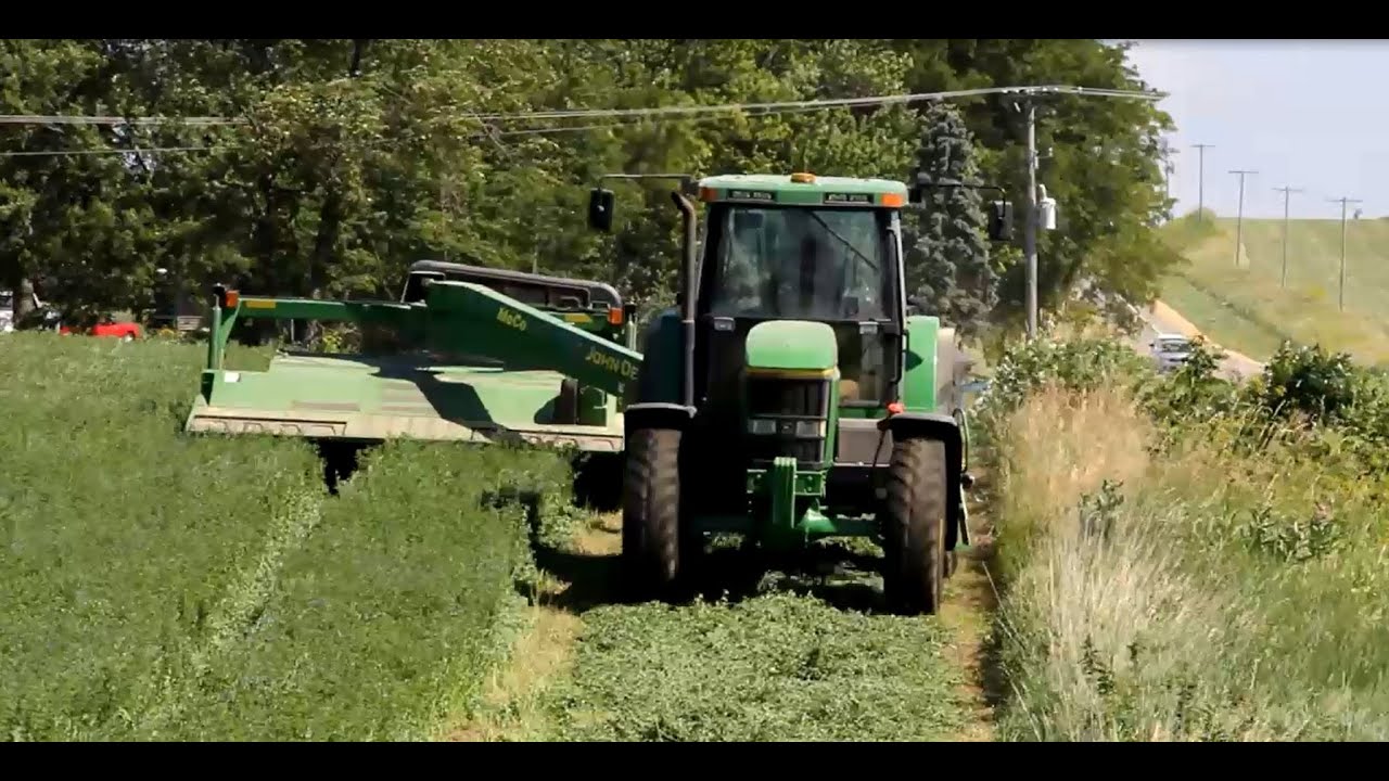 Cutting Hay - John Deere 7600 and MoCo Haybine