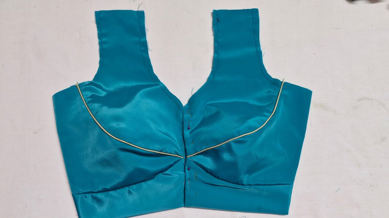 Sabyasachi blouse cutting andstitching/piping Banana ka simple tarika/blouse design/trending blouse 