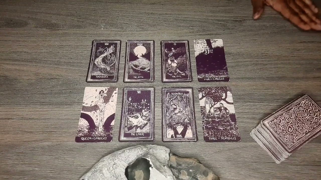 Who is secretly admiring you? & Why? // Pick a card reading