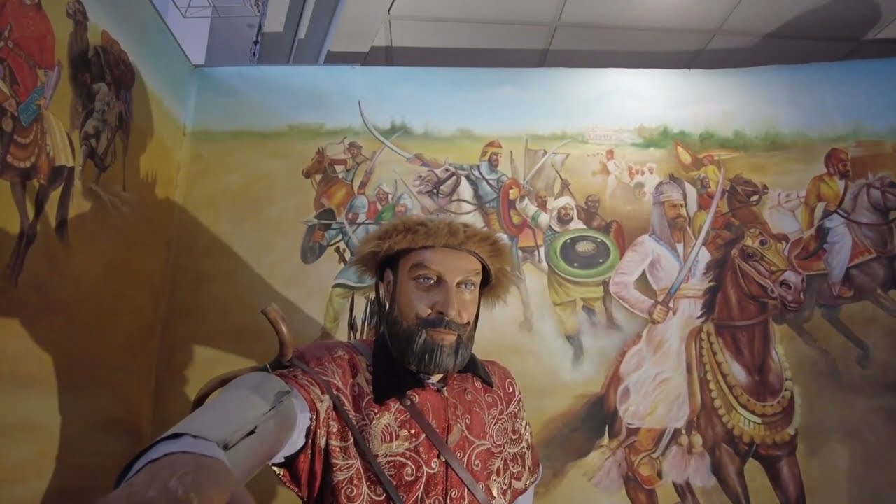What is inside the Pakistan Monument Museum?