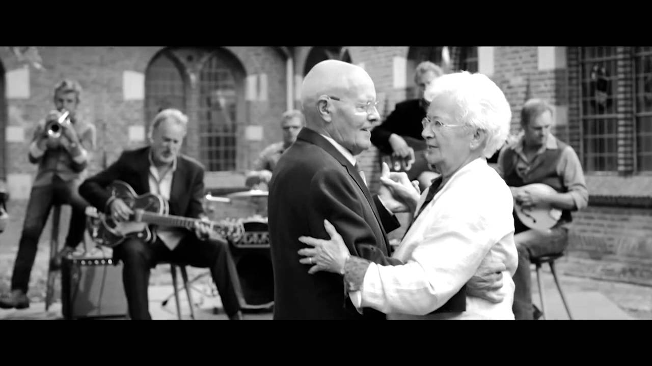 Rowwen H&egrave;ze - Hemel op Aarde (CLIP)