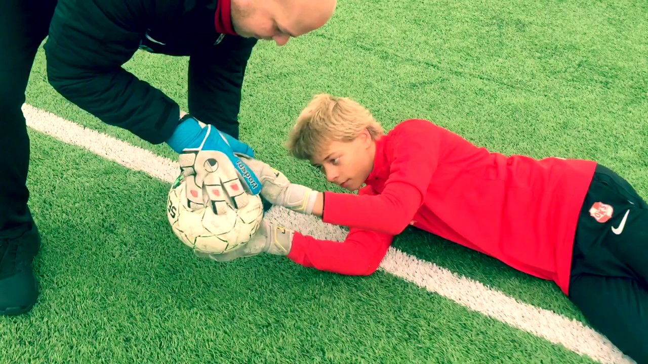 Målmandstræning - Basisøvelser (Part 1) - Goalkeeping Drills For Beginners