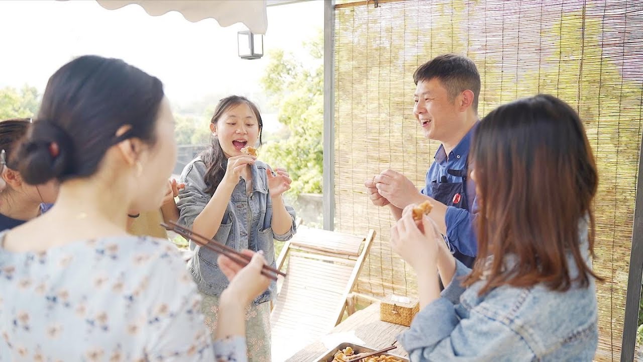 川味卤肉老卤水在家就能做，火哥这锅都是啥让火小妹吃得好开心