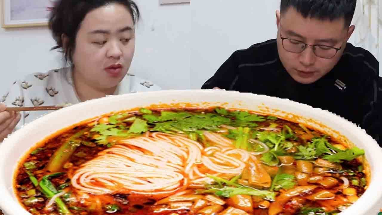 丹丹做网红小吃“麻辣米线”，比路边摊还好吃汤醇味美，老公吃的根本停不下来【胖手手丹丹】