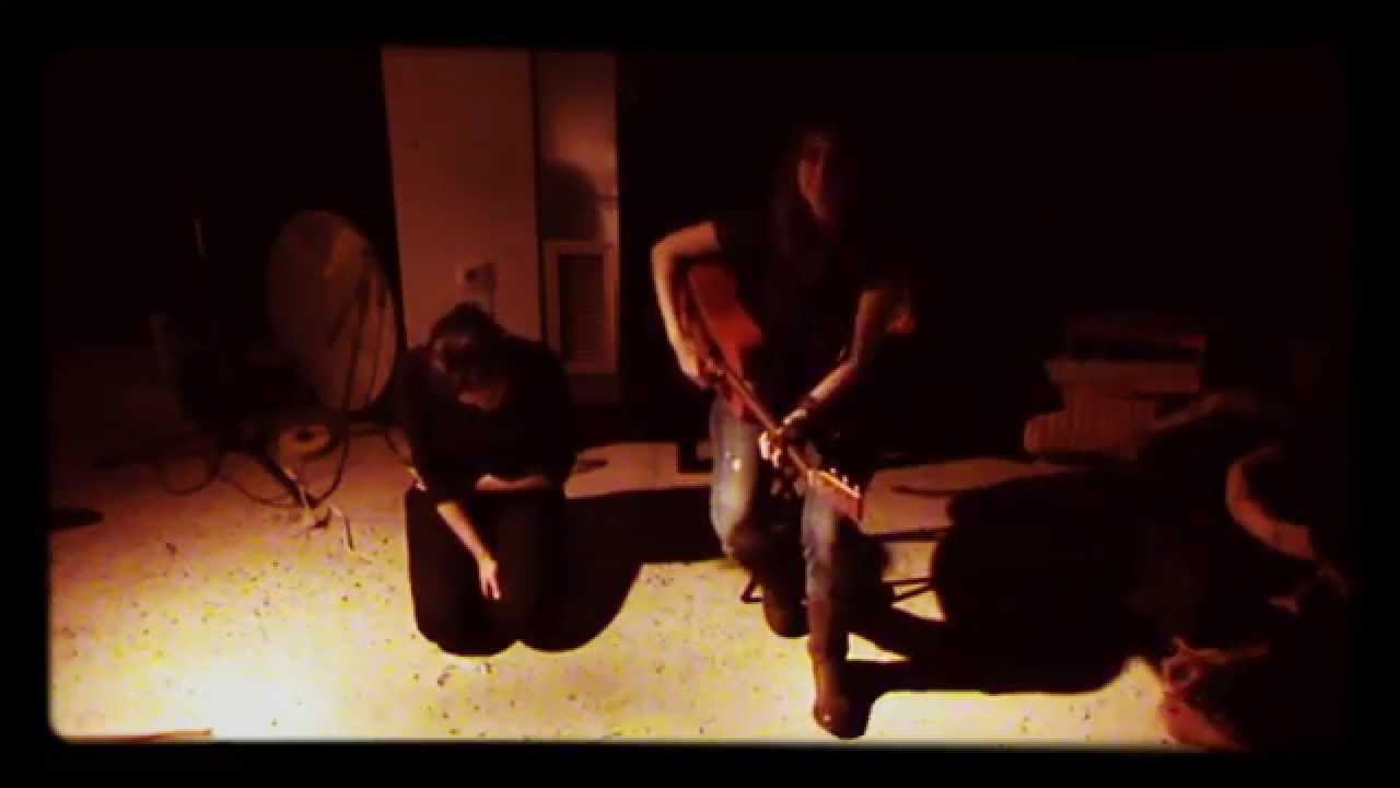 Μαρία Παπαγεωργίου & Χριστίνα Μαξούρη ~ Εις μνημόσυνον {Άι γαρούφαλλό μου}