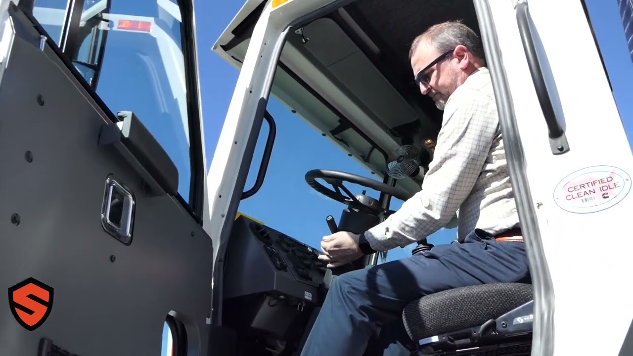 Battle Labrie Automated Side Loader