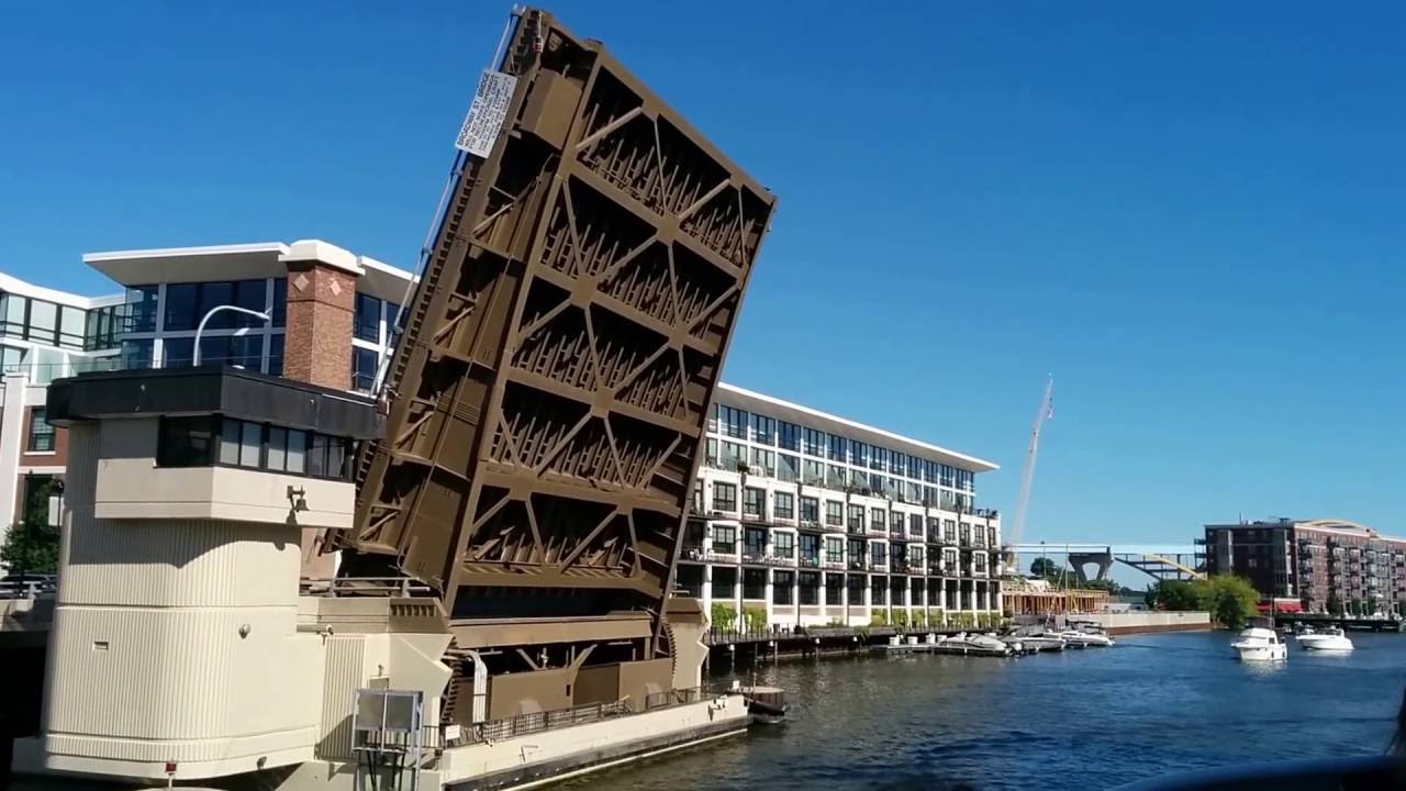 Movable Bridge - Water St. Bridge on Milwaukee river