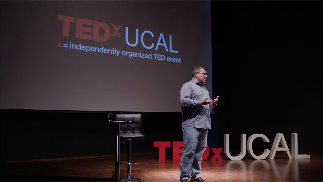 El yo real versus el yo digital | Bruno Ortiz | TEDxUCAL