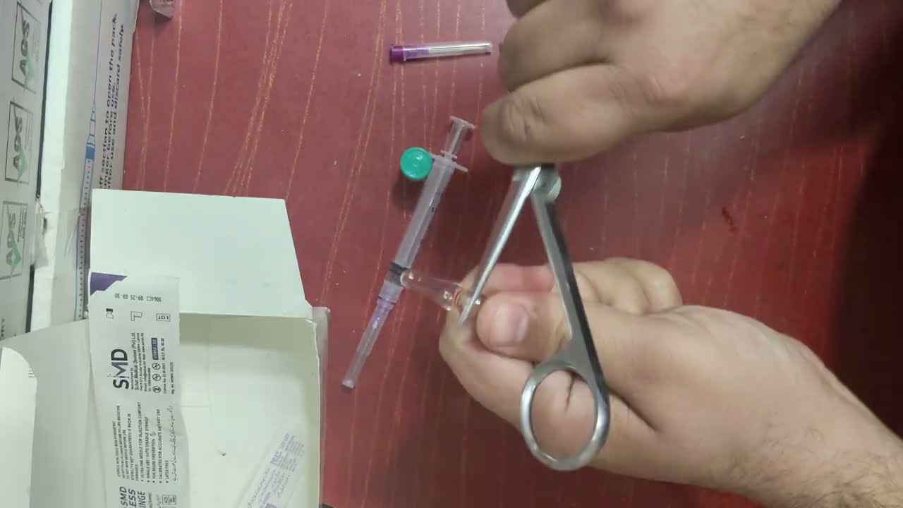 1لما بنتك تكون تعبانة وتخديها عند دكتور ويعطيها ابرة غصب عنها 💉