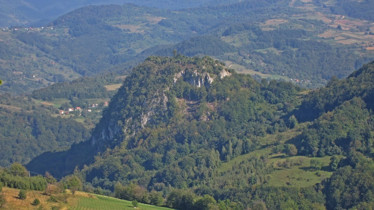 Gradina - srednjovekovna tvrđava na Javoru (Gradina - The Medieval Fortress on Mt. Javor)