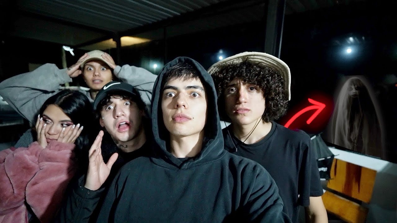 EXPLORAMOS LA GRANJA DEL BORREGO DE NOCHE *nos asustaron*