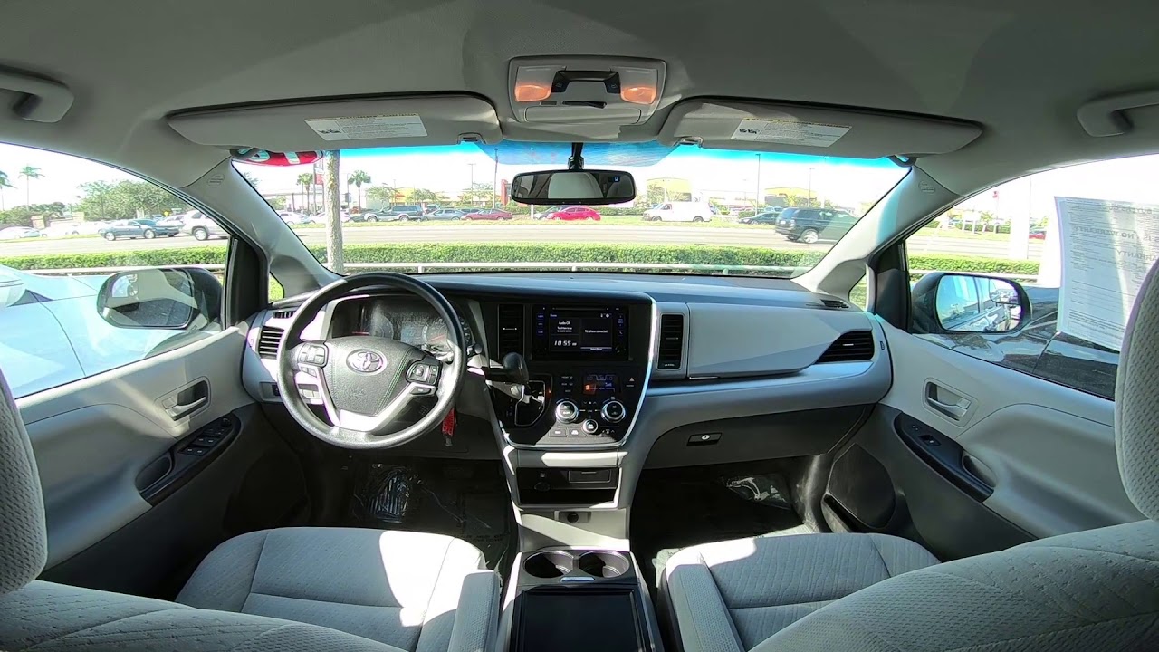 2016 Toyota Sienna LE Interior