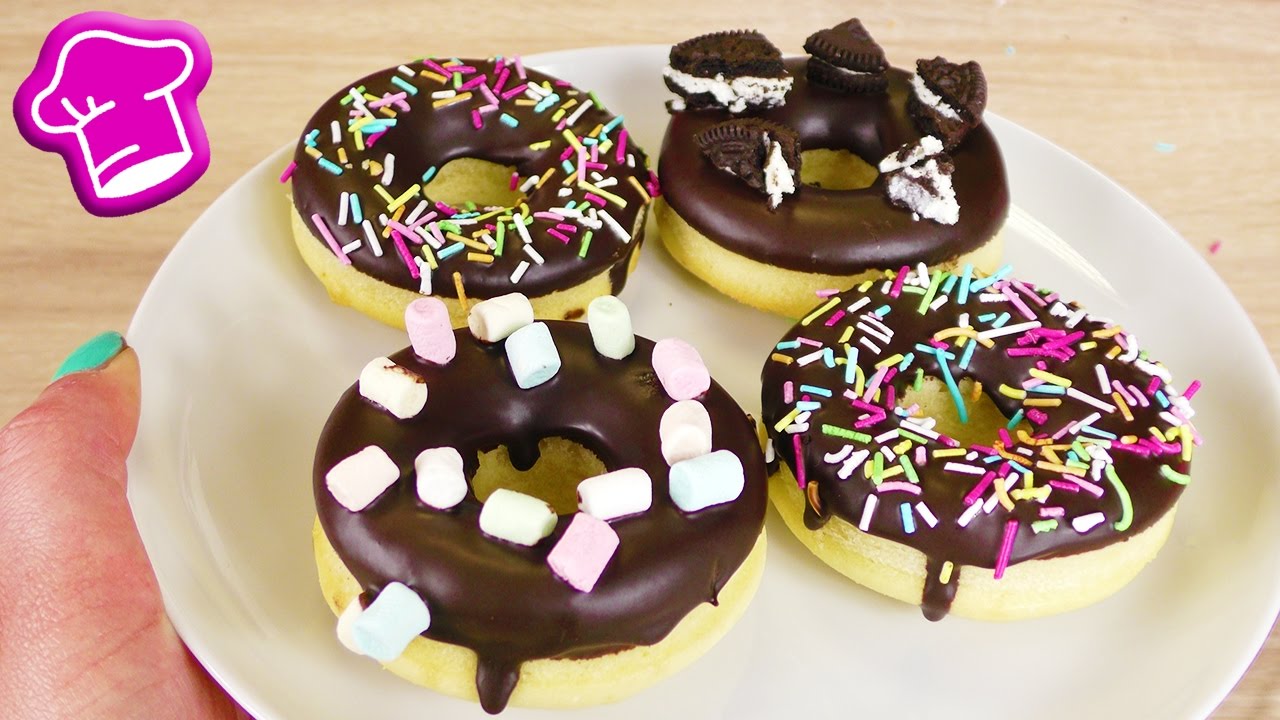 Donuts mit Schoko 🍩 Leckere Donuts aus dem Backofen | Silikon Formen im Test
