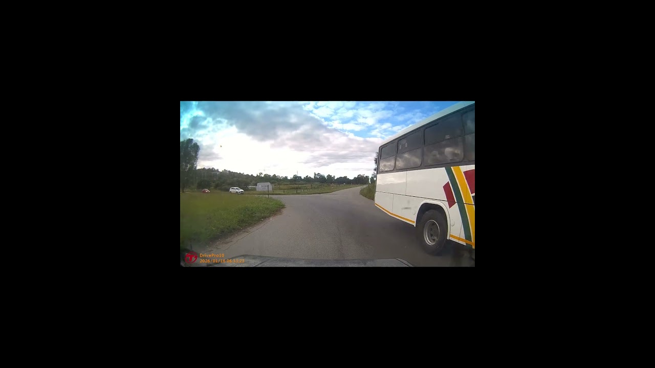 Madodi Bus no 2100 Reg HLK 298 L Runs Intersection
