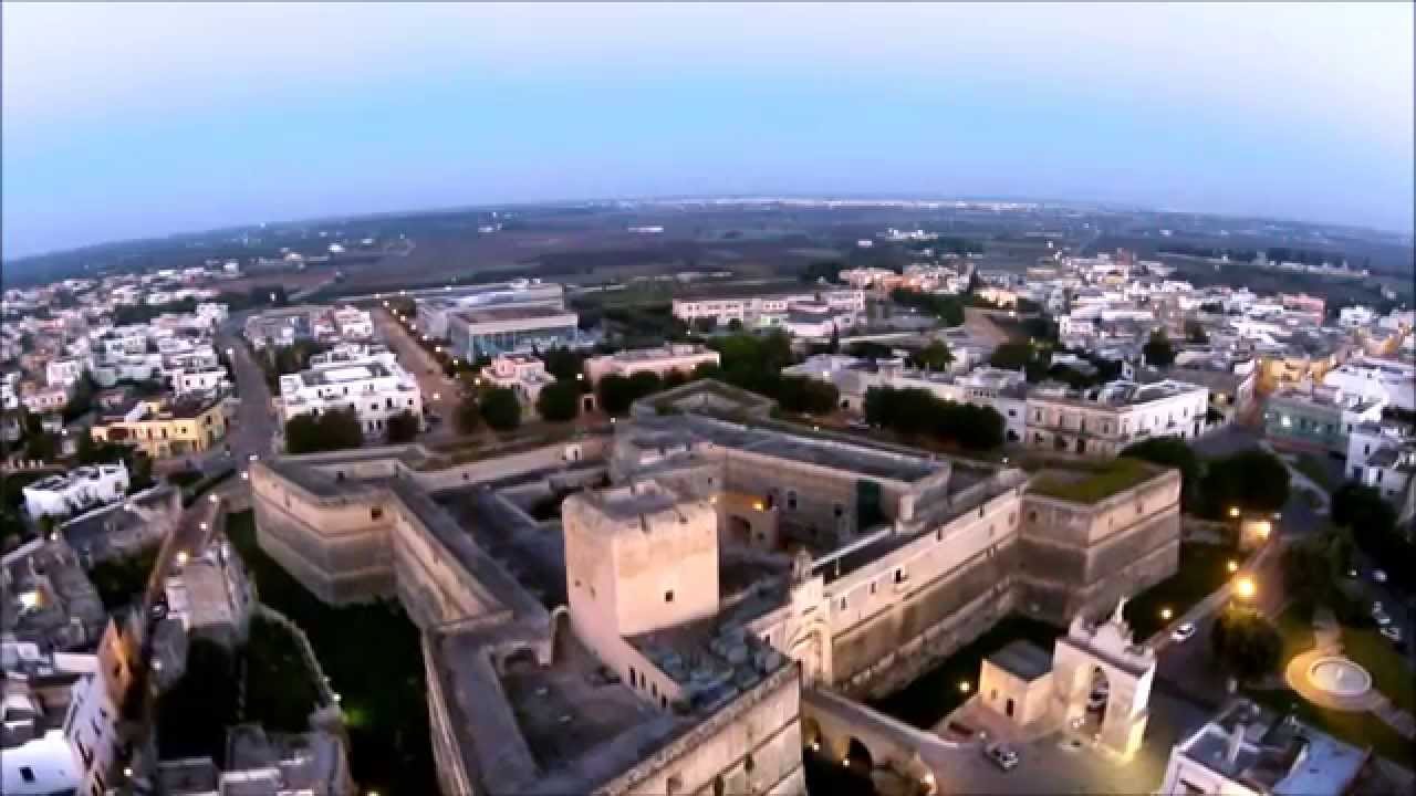 Il castello di Copertino visto con un drone