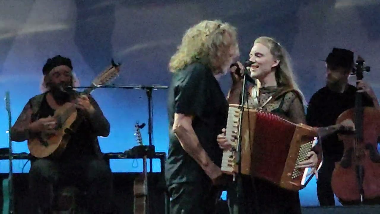 ROBERT PLANT Carcassonne 23 Juillet 2025 featuring SUZI DIAN Tournée 