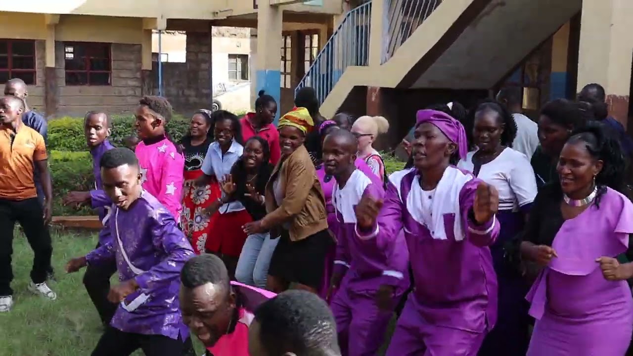 gett entertained by the dancer Denno and King'oo junior