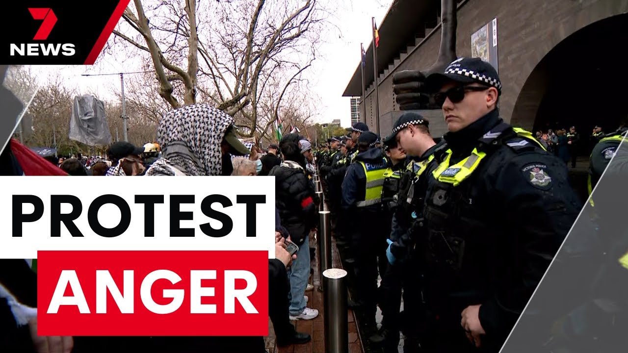 Security concerns for shopping centres owned by group targeted in anti-Israel protests | 7NEWS
