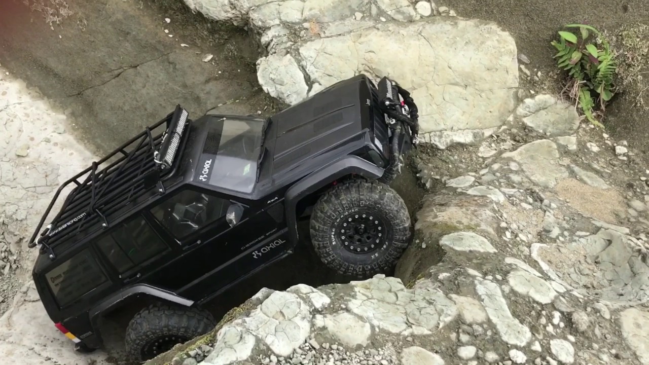axial scx10 II first crawling-2