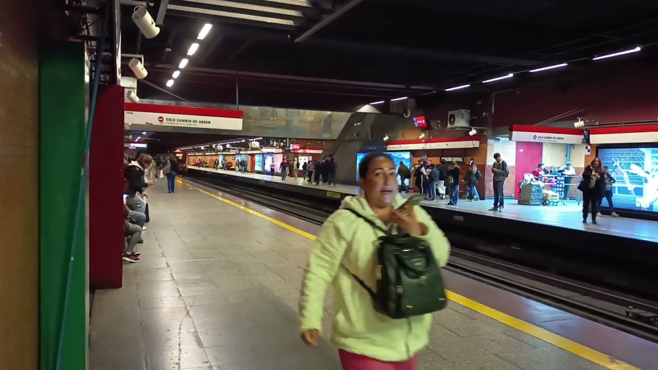 Metro de Santiago | Línea 1 | Trenes Alstom NS-93 y CAF NS-12 en Estación Estación Central