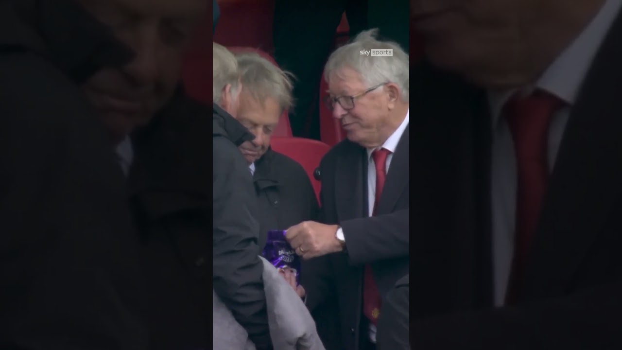 Sir Alex Ferguson and Sir Kenny Dalglish sharing chocolate buttons at Anfield 🍫