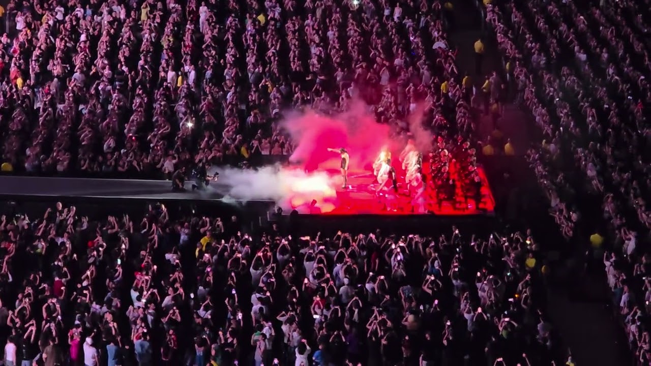 Lady Gaga Mayhem Singapore 🇸🇬 2025 Night 1 Act One: Poker Face,  Abracadabra Gessafelstein Remix.